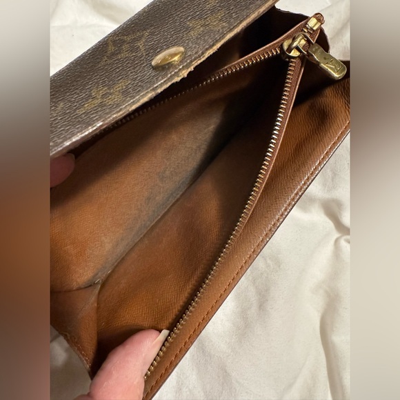 Authentic Vintage Louis Vuitton Sarah Monogram Wallet - Picture 11 of 12